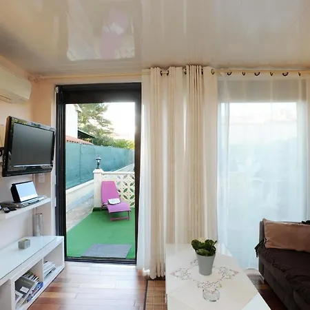Pavillon De Diane