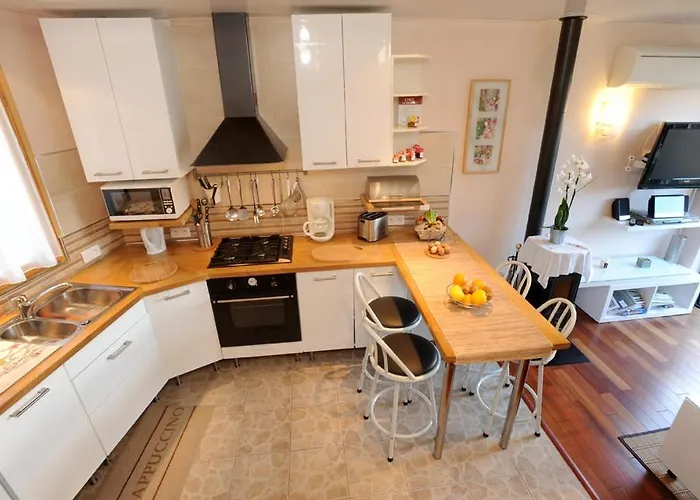 Pavillon De Diane * Prades